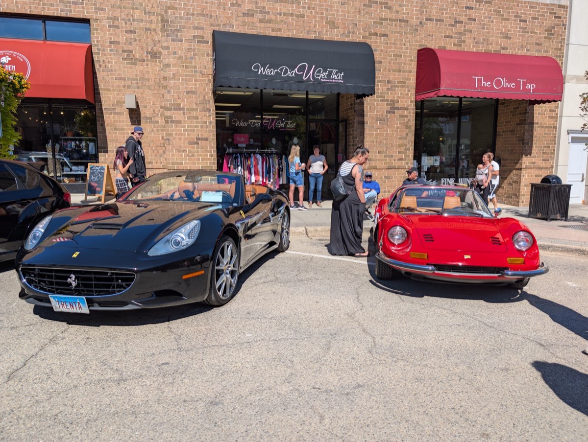 Black Ferrari and red Ferrari side by side