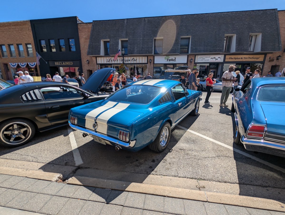 Blue Shelby GT350 Mustang on Brink Street